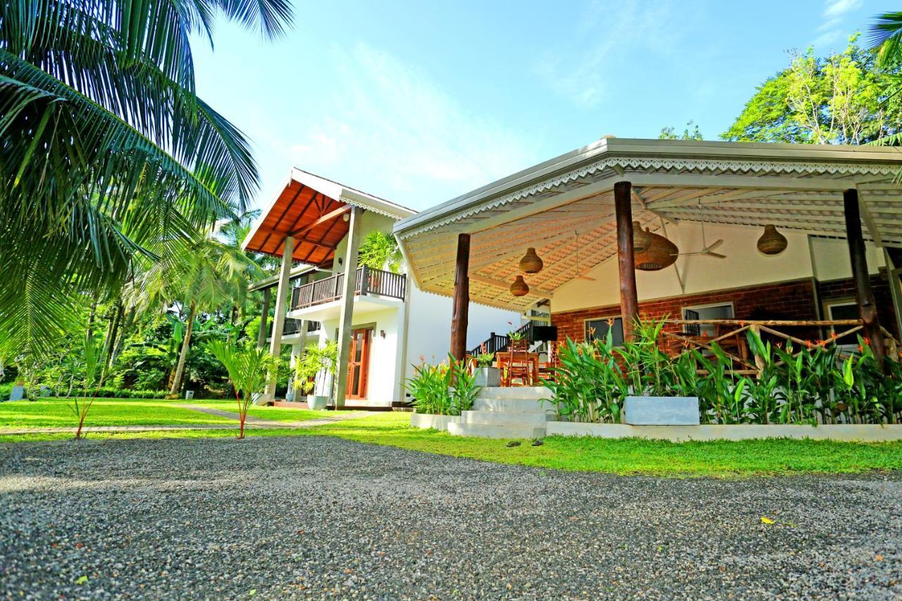 Villa Peacock Walahanduwa Luaran gambar