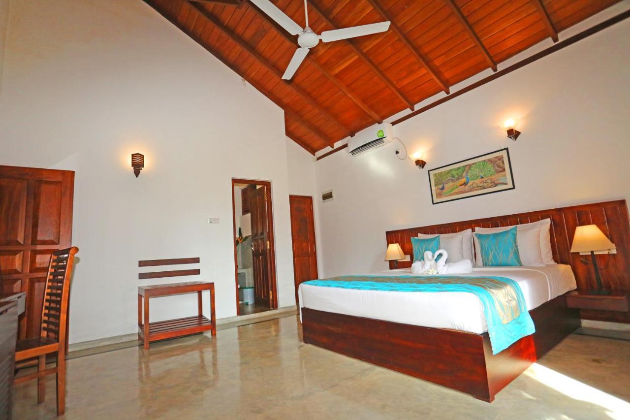 Villa Peacock Walahanduwa Luaran gambar