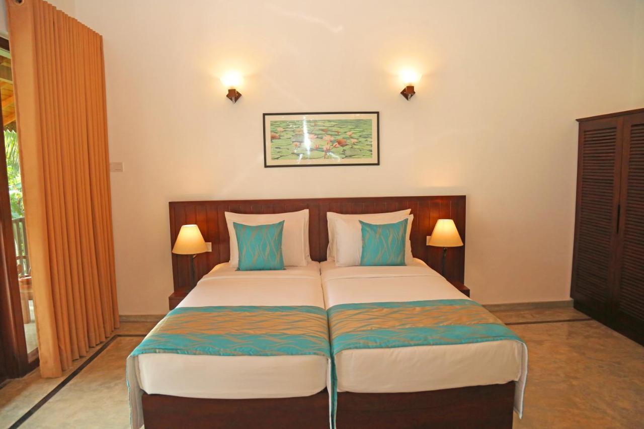 Villa Peacock Walahanduwa Luaran gambar