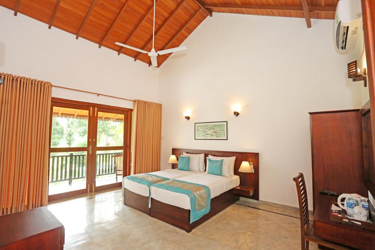 Villa Peacock Walahanduwa Luaran gambar