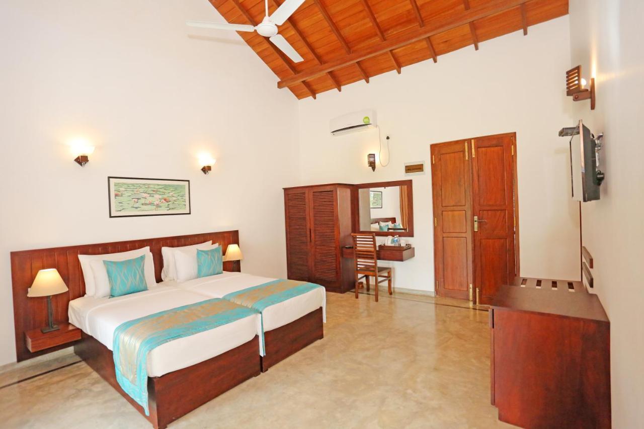Villa Peacock Walahanduwa Luaran gambar