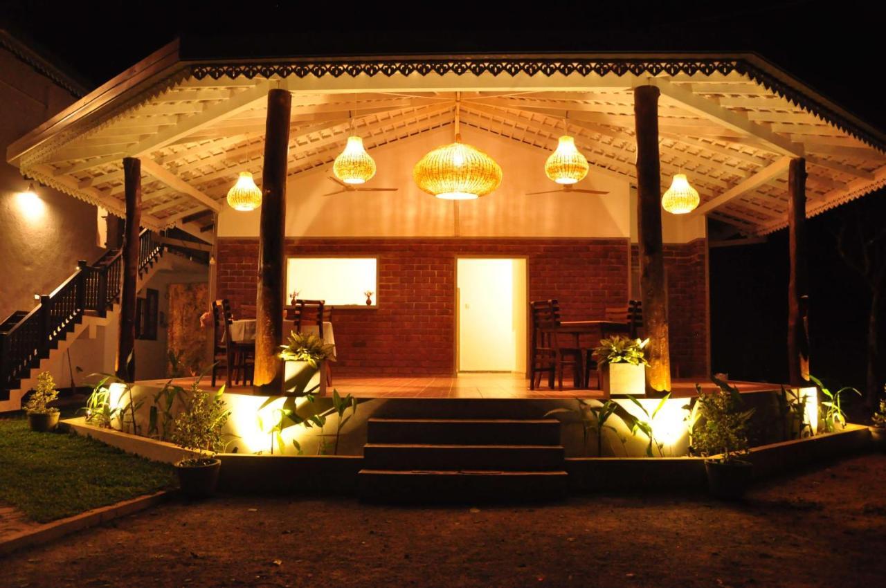 Villa Peacock Walahanduwa Luaran gambar