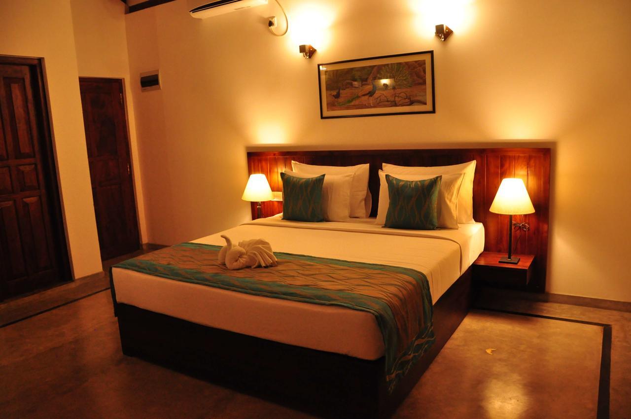 Villa Peacock Walahanduwa Luaran gambar